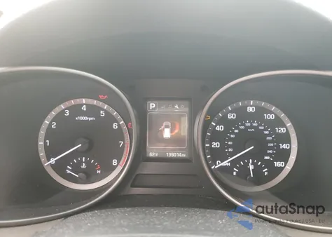 2017 Hyundai Santa Fe Se z USA, uszkodzony, nr VIN KM8SMDHF8HU230690